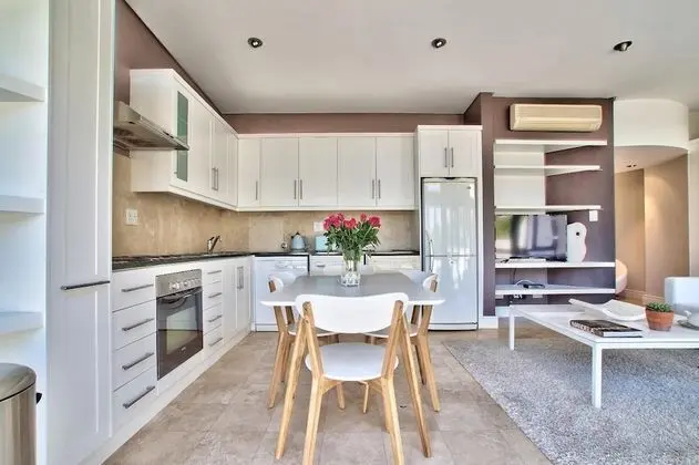 Eikehoff Apartment by Raw Africa Boutique Collection - Mutfak