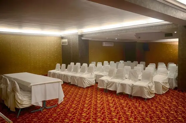 Hotel Eken Prestige - İş / Konferans
