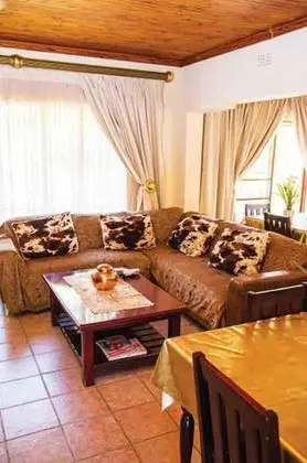 Ekhaya Nelspruit Guest House - Lobi