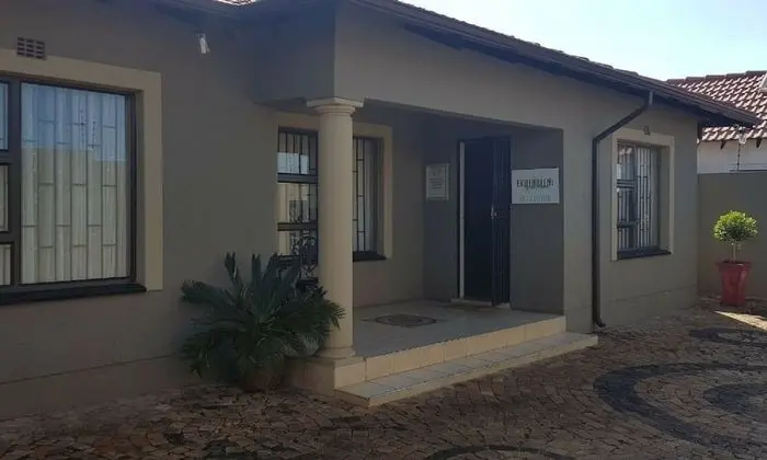 Ekuthuleni Guest house vosloorus - Dış Mekan
