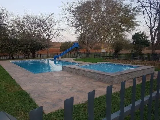 Ekuthuleni River Front Chalets - Havuz