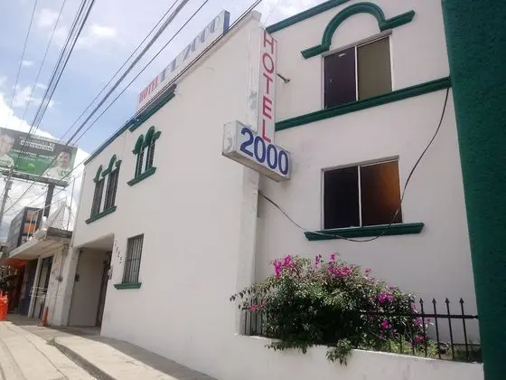 Hotel El 2000