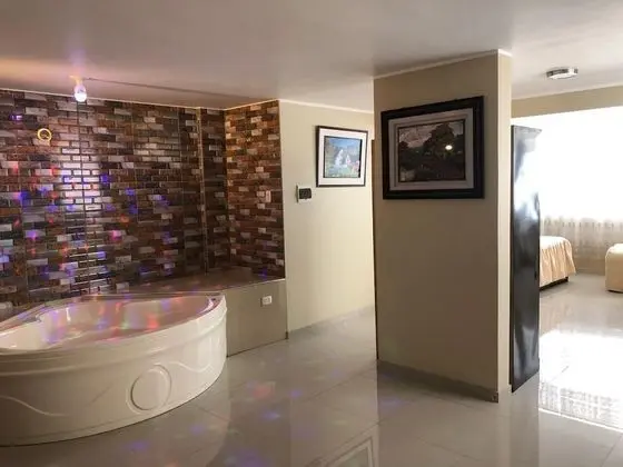 Hotel El Monarca Suite - İç Mekan
