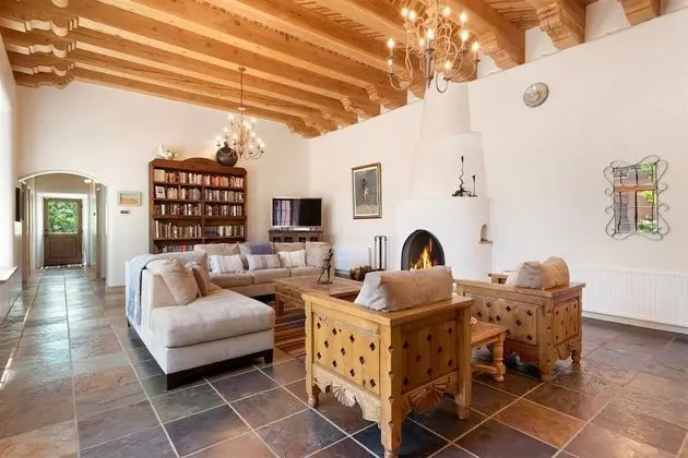 El Torreon - Exclusive Luxury Home, Nestled Next to Water and Trees - Oda Düzeni