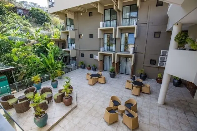 Ela Beach Hotel & Apartments - Dış Mekan