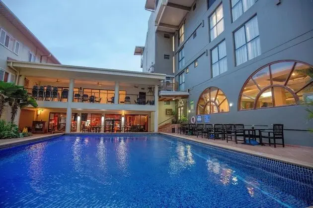 Ela Beach Hotel & Apartments - Havuz