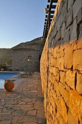 Elafivolia Arachova Suites - Dış Mekan
