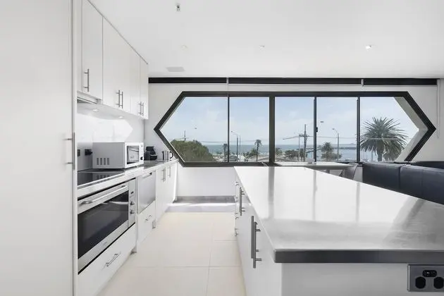 ELAINE, 2BDR St.Kilda Apartment - Mutfak