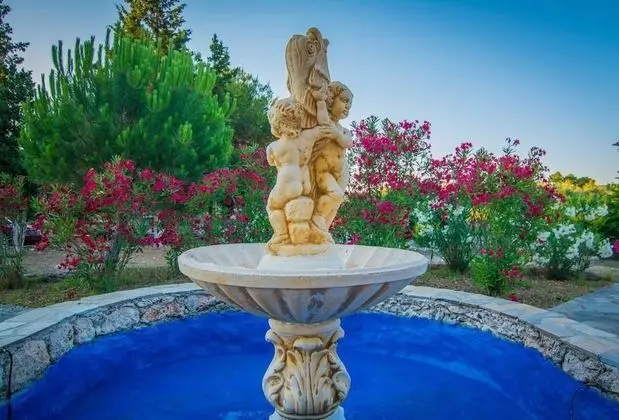 Villa Elatia