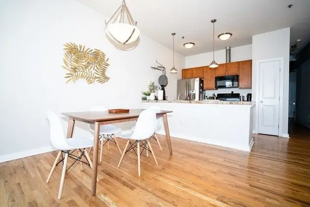 Elegance & Elevation: Mile High Condo in Highland - Mutfak