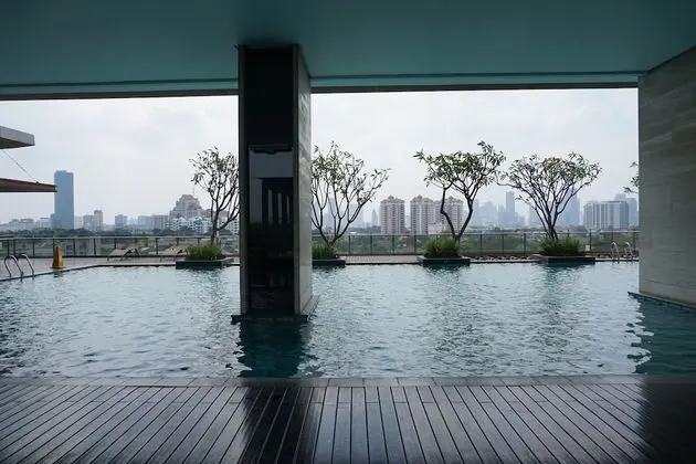 Elegant 1BR at Kemang Mansion Apartment - Havuz