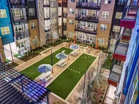 Elegant 1BR King Suite Close to DT w Fast Wifi