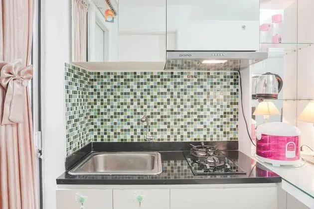 Elegant 2BR at Bassura City Apartment - Mutfak