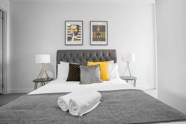 Elegant 2br@footscray Station