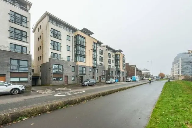 Elegant 4 Bedroom Maisonette Near Wardie Bay