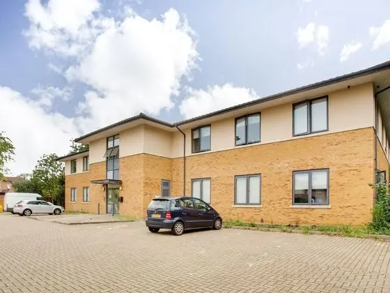 Elegant Apartment in Milton Keynes near Snozone