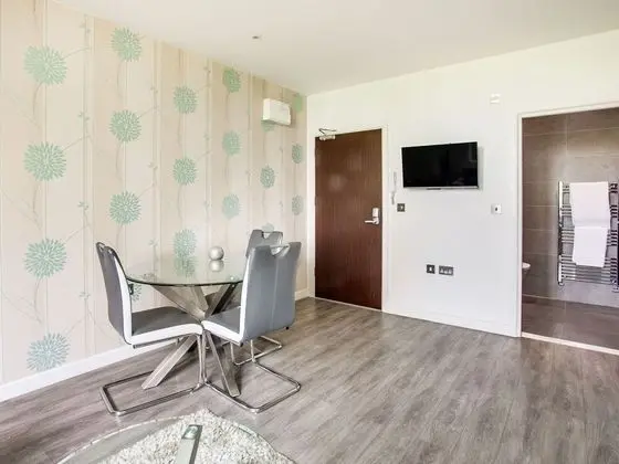 Elegant Apartment in Milton Keynes near Snozone - Yerinde Yemek