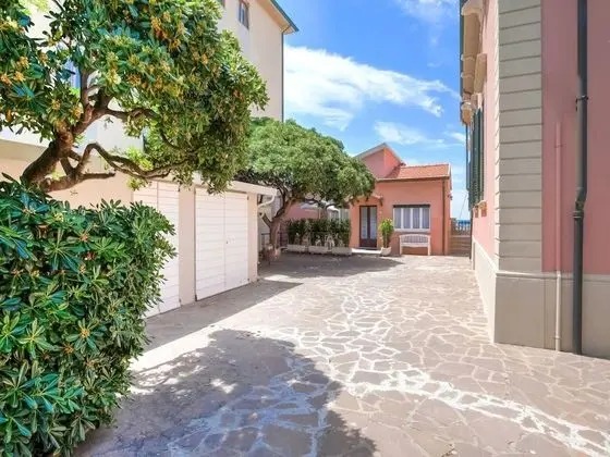 Elegant Apartment in San Vincenzo With a Sea-view - Lobi