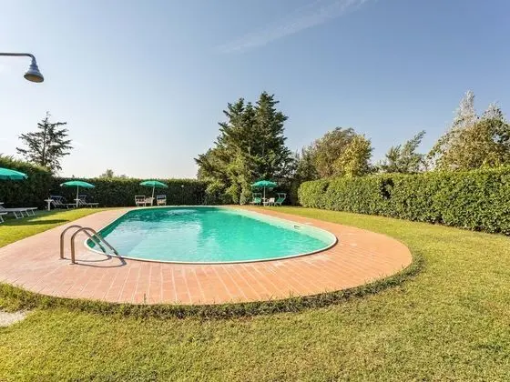 Elegant Apartment With Swimming Pool and gym on Lake Trasimeno