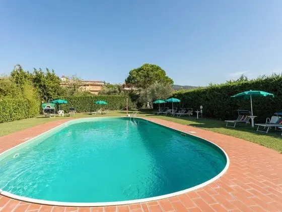 Elegant Apartment With Swimming Pool and gym on Lake Trasimeno