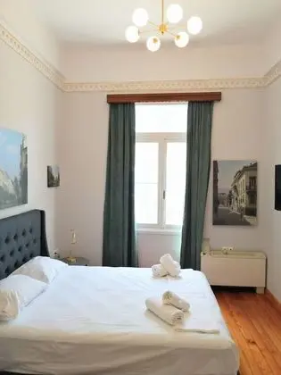Elegant apartment under the Acropolis