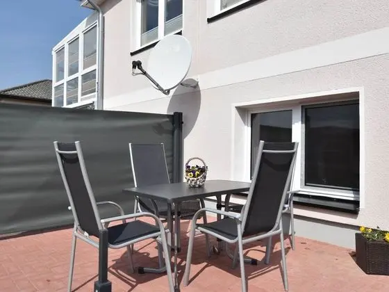 Elegant Apartment in Warnkenhagen With Furnished Terrace - Yerinde Yemek