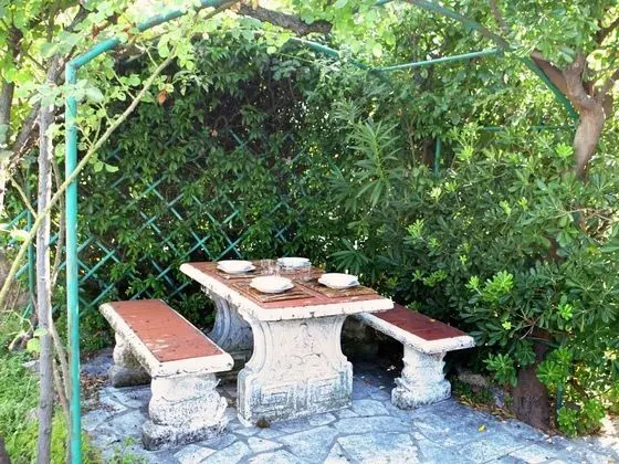 Elegant Art Nouveau Villa With Private Pool Near the Lake - Yerinde Yemek