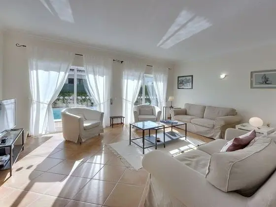Elegant Villa in Carvoeiro With Swimming Pool - Oda Düzeni