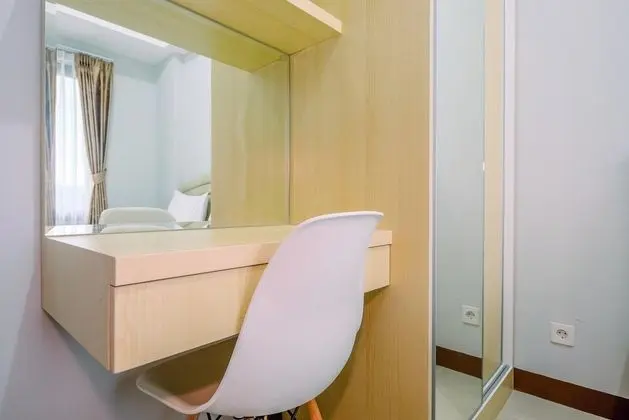 Elegant and Comfort 2BR at Royal Heights Apartment - İç Mekan