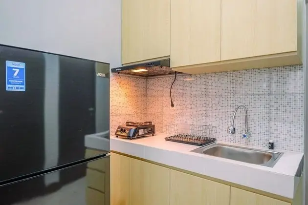 Elegant and Comfort 2BR at Royal Heights Apartment - Mutfak