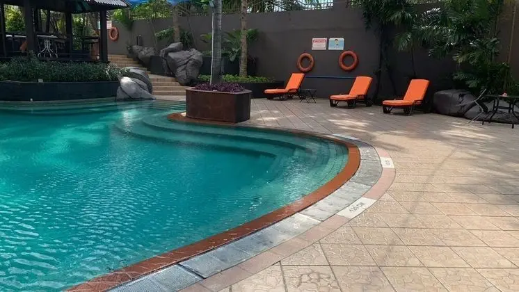 Elegant And Comfy 1Br At Ascott Thamrin Apartment - Havuz