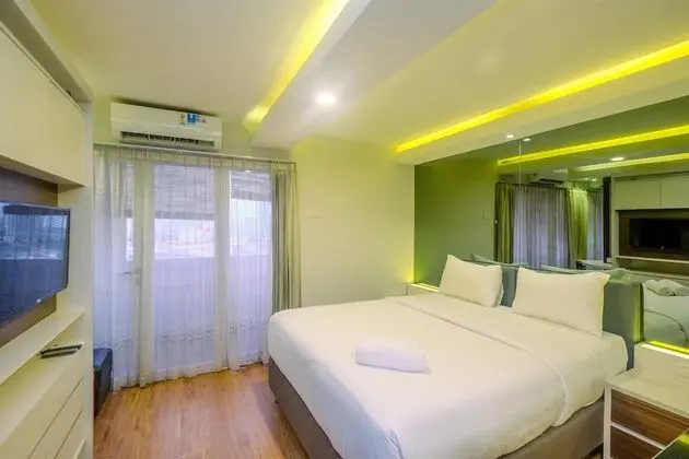 Elegant and Comfy Studio Amethyst Apartment