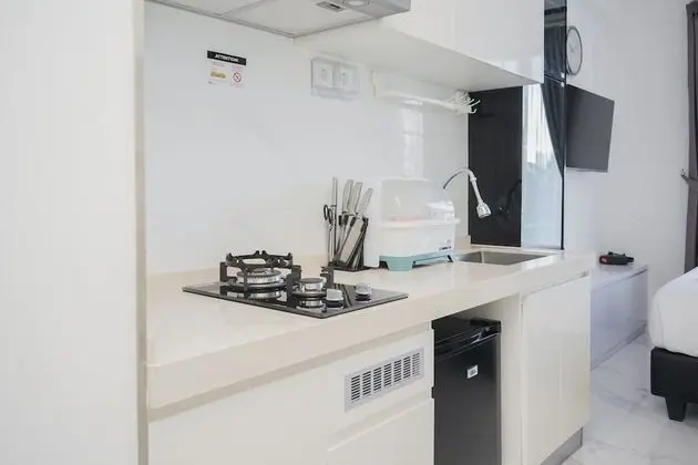 Elegant And Comfy Studio At Sky House Bsd Apartment - Mutfak