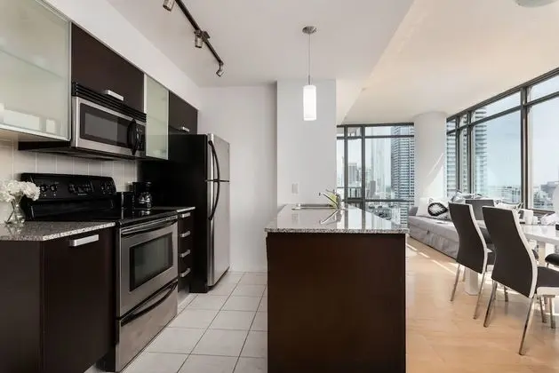 elegant condo with panoramic views - Mutfak