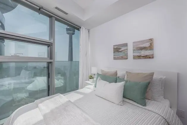 Elegant condo with stunning lake & views - Oda