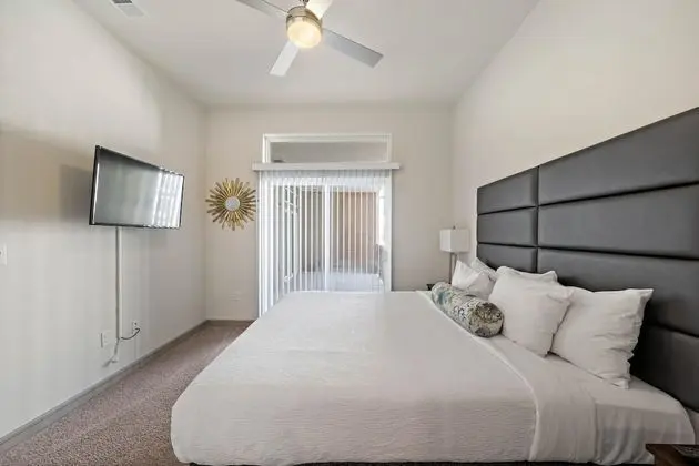 Elegant Downtown Location Recently Upgraded - Oda