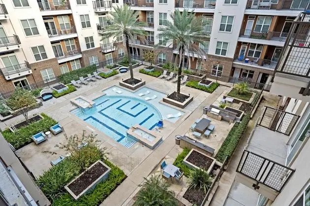 Elegant Downtown Location Recently Upgraded - Öne Çıkan Resim
