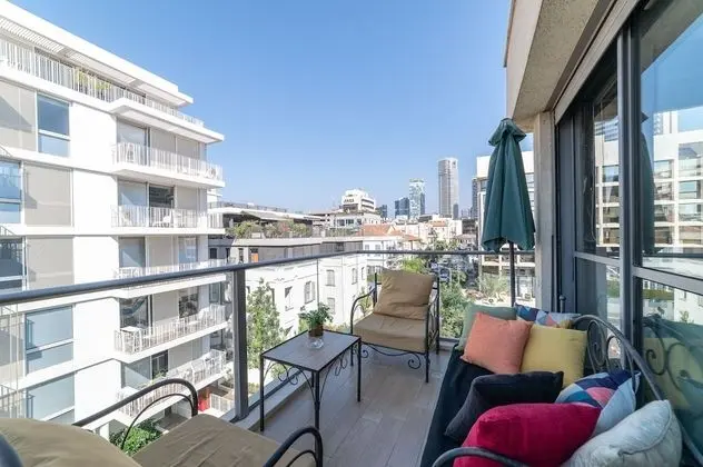 Elegant Duplex near Rothschild by FeelHome