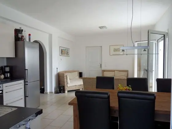 Elegant Villa in Evangelismos with Pool & Garden near Sea Beach - Yerinde Yemek