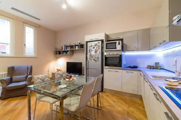 Elegant Flat at Municipio by Napoliapartments - Mutfak