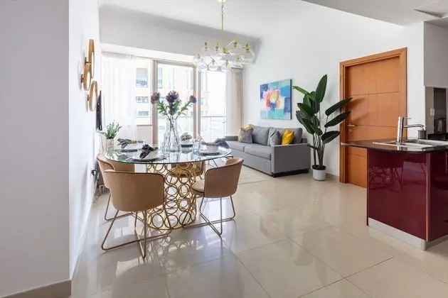 Elegant and Functional 2BR in Marina - Sleeps 5!