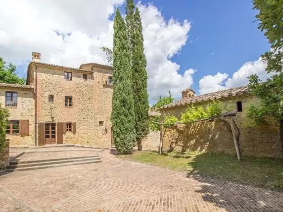Elegant Holiday Home Between Umbria and Tuscany
