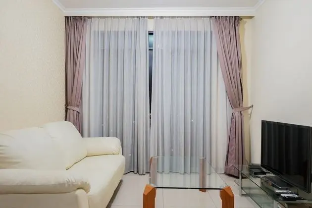 Elegant and Homey 2BR Hampton's Park Apartment - İç Mekan
