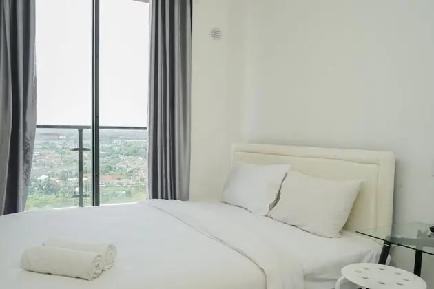 Elegant and Homey Studio at Sky House BSD Apartment