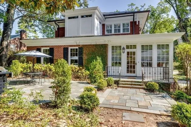 Elegant House with Patio in Greensboro - Dış Mekan