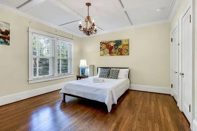 Elegant House with Patio in Greensboro - Oda