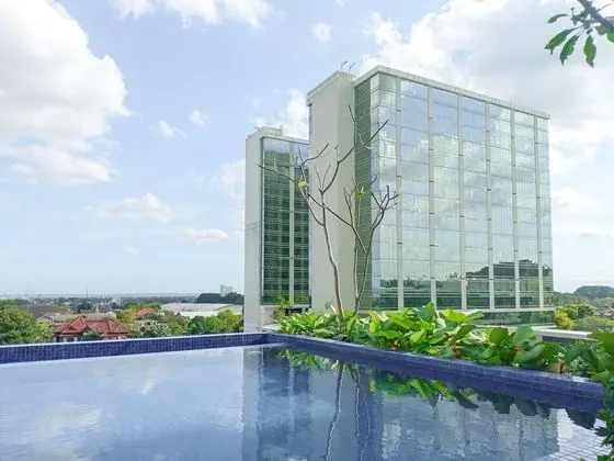 Elegant And Minimalist Studio At Mataram City Apartment - Havuz