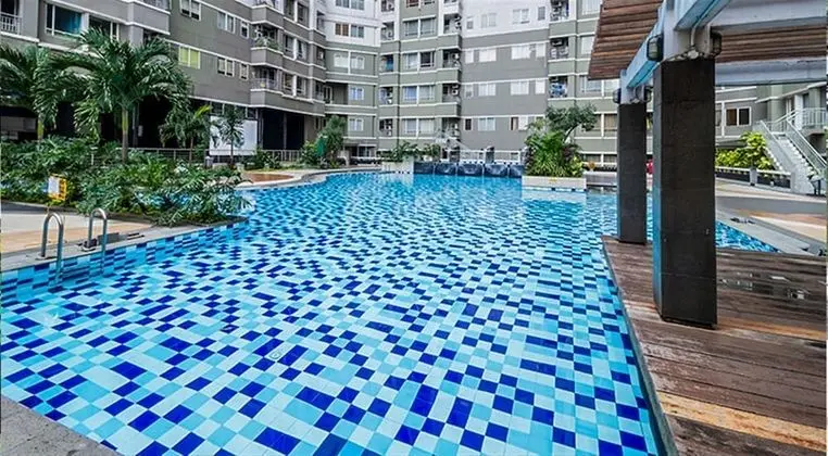 Elegant and Nice 2BR at Sudirman Park Apartment - Havuz