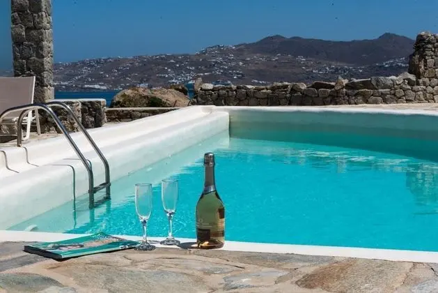 Elegant villa with ocean views & 2 pools - Havuz