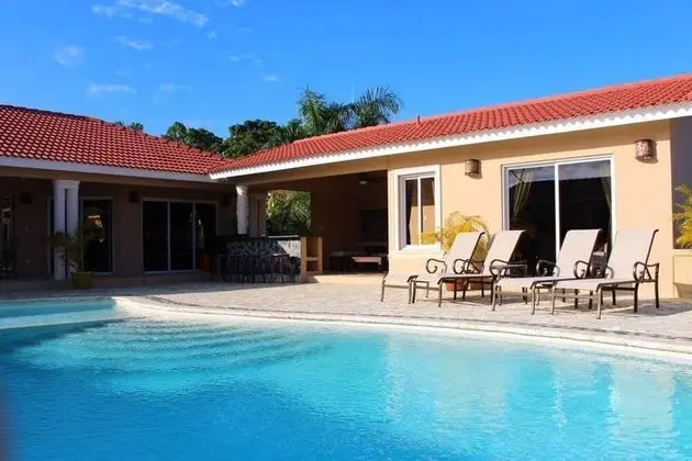 Elegant and Private 4 Bedroom Villa